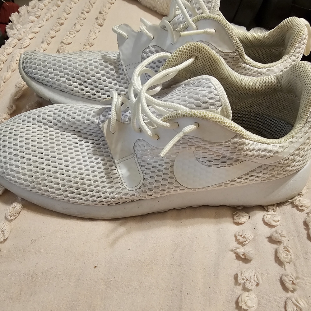 Nike roshe sneakers